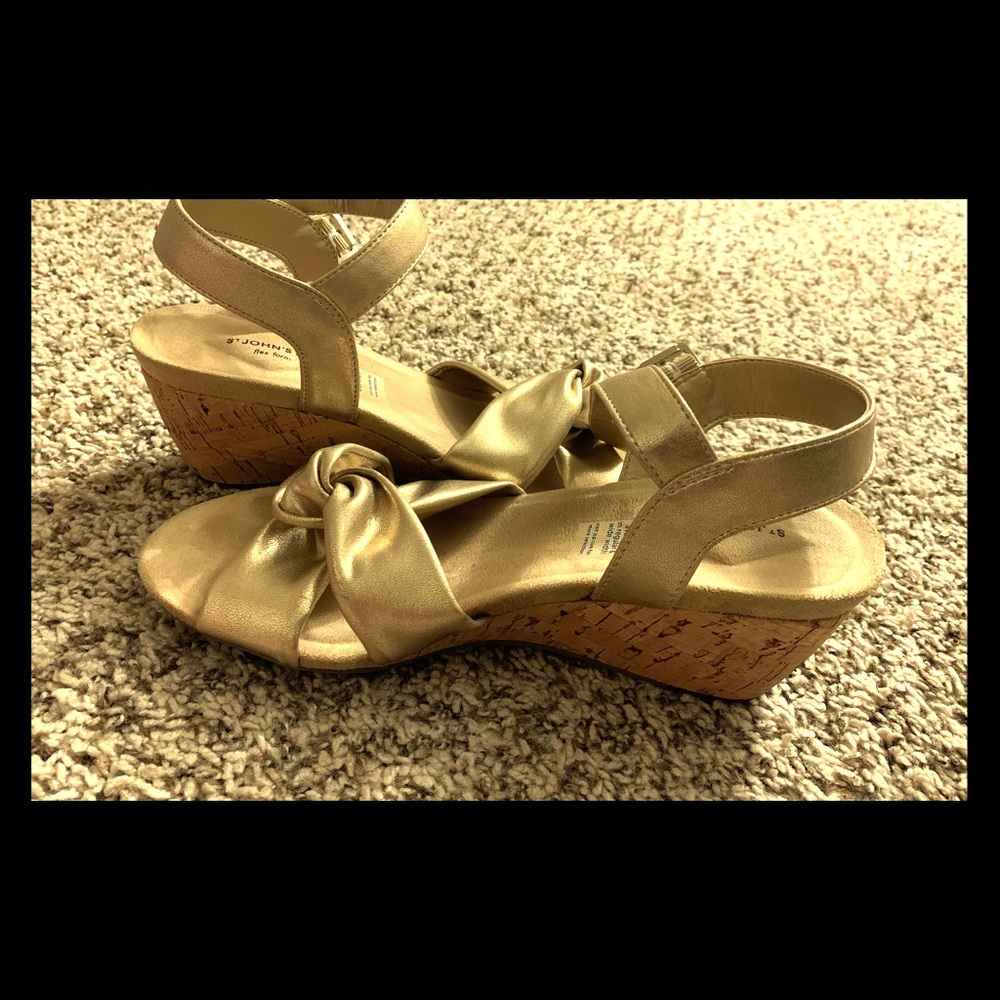Gold wedges